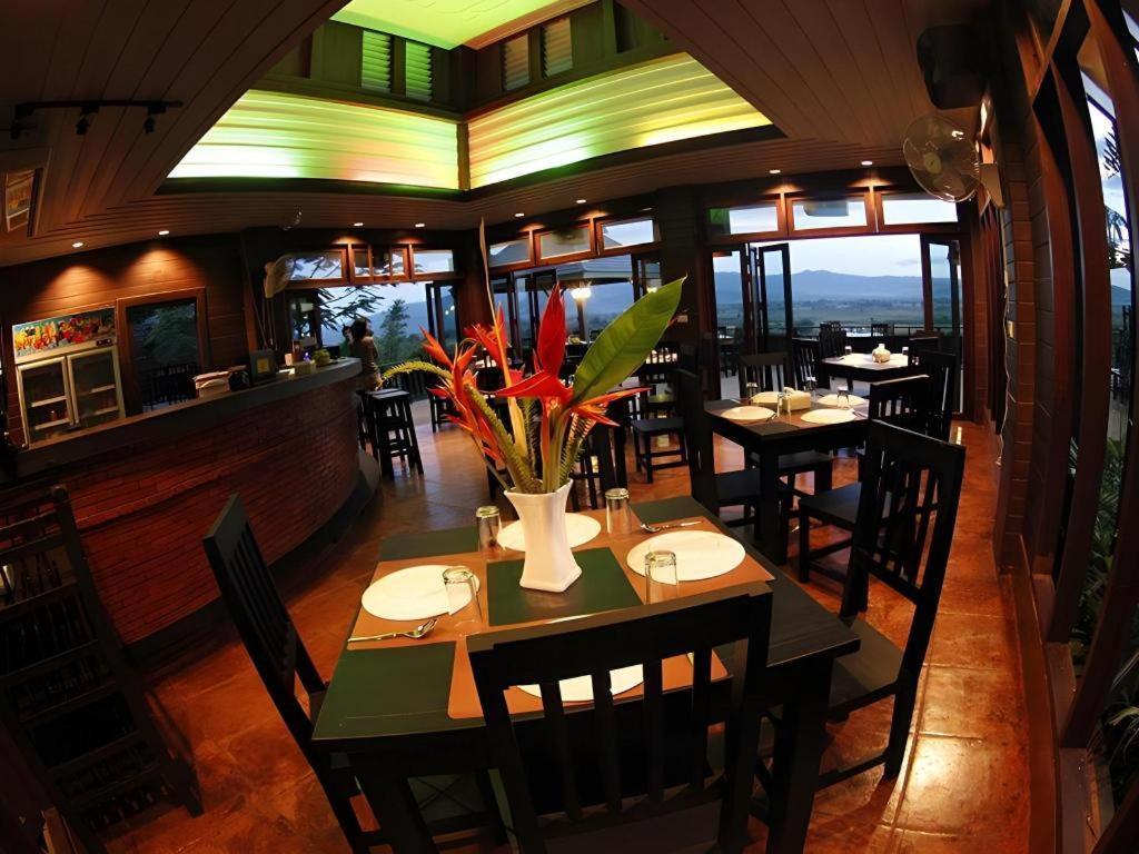 Thaton Hill Resort Mae Ai Buitenkant foto