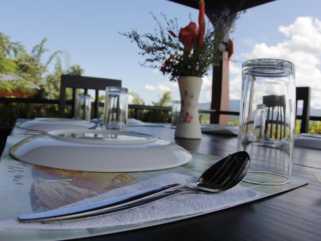 Thaton Hill Resort Mae Ai Buitenkant foto