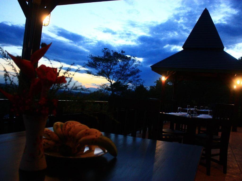 Thaton Hill Resort Mae Ai Buitenkant foto