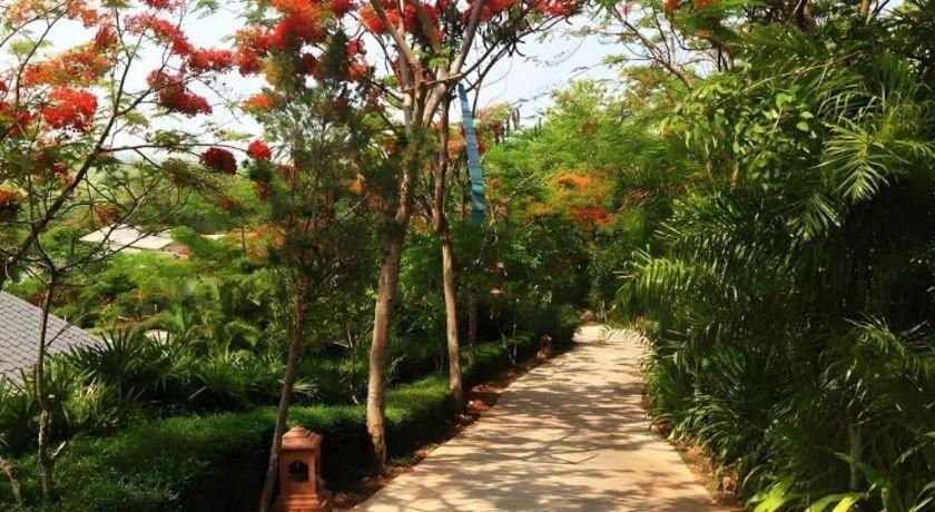 Thaton Hill Resort Mae Ai Buitenkant foto