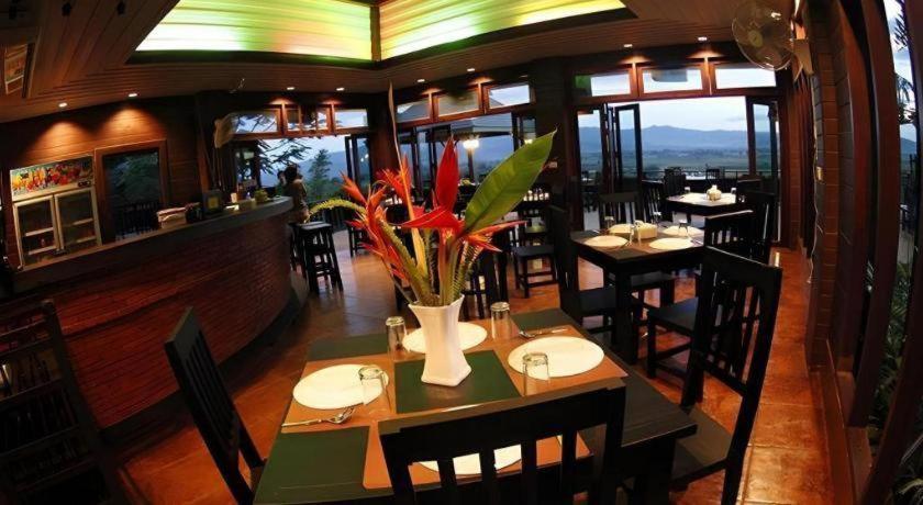 Thaton Hill Resort Mae Ai Buitenkant foto