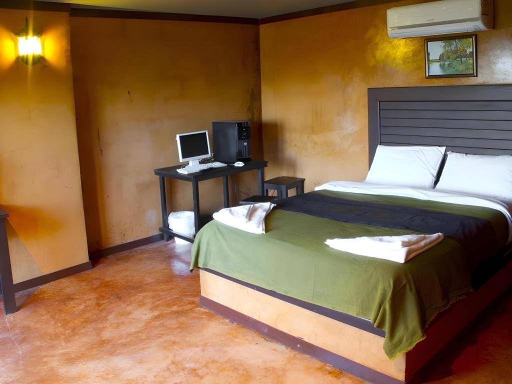 Thaton Hill Resort Mae Ai Buitenkant foto