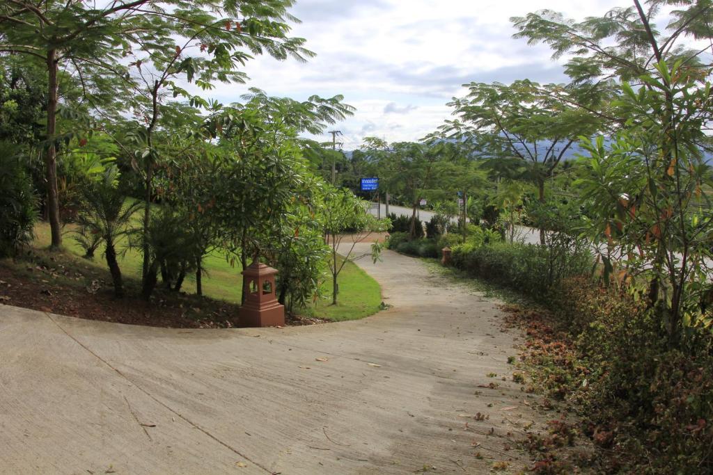 Thaton Hill Resort Mae Ai Buitenkant foto
