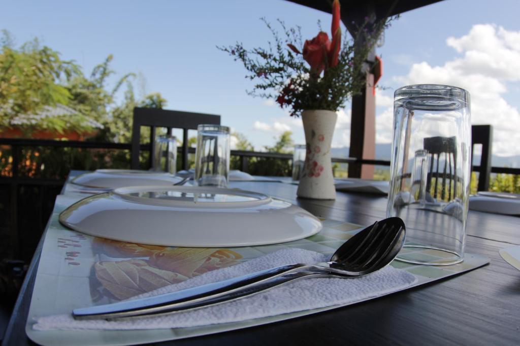 Thaton Hill Resort Mae Ai Buitenkant foto